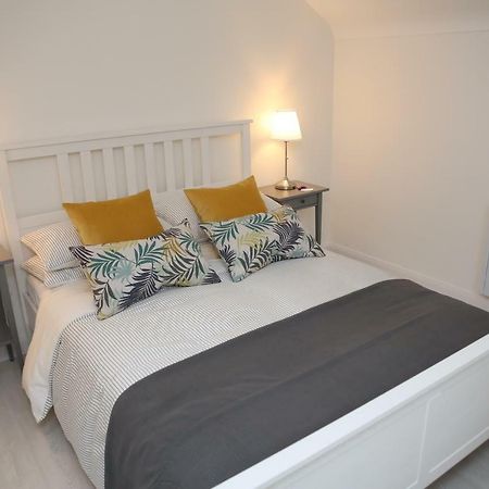 אניסקילן East Bridge Apartments מראה חיצוני תמונה