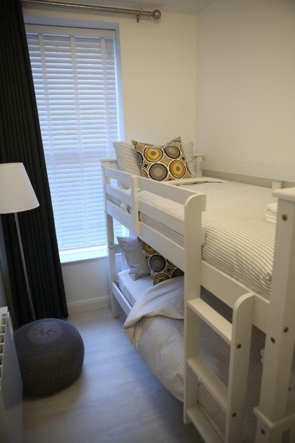 אניסקילן East Bridge Apartments מראה חיצוני תמונה