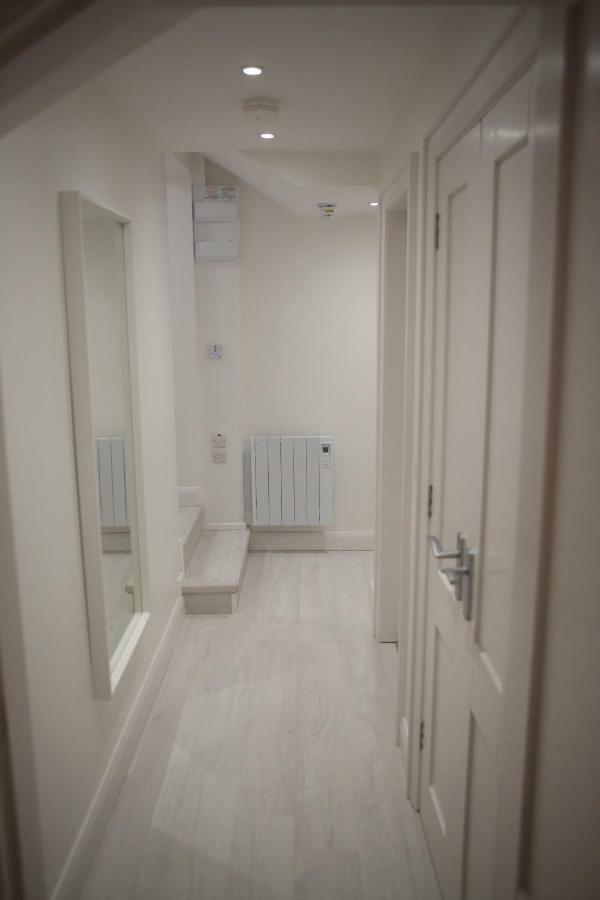 אניסקילן East Bridge Apartments מראה חיצוני תמונה